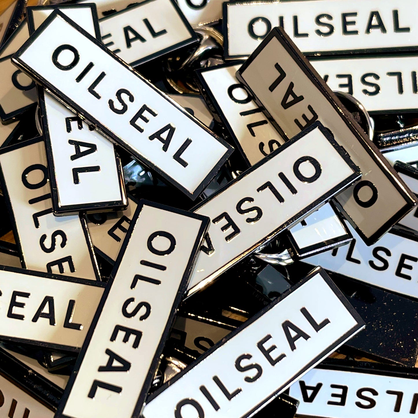 OILSEAL BOX LOGO PINS #CREAM