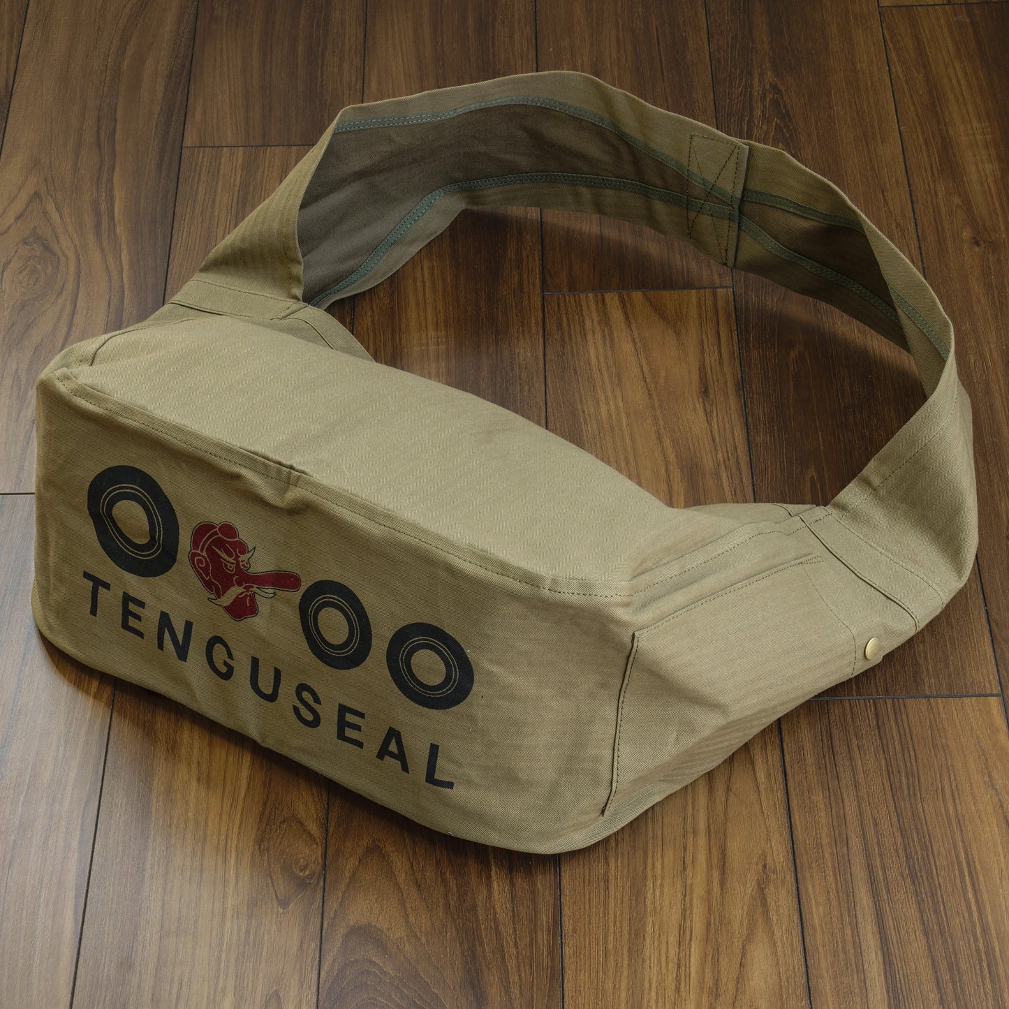 TENGUSEAL NEWS BOY BAG #OLIVE